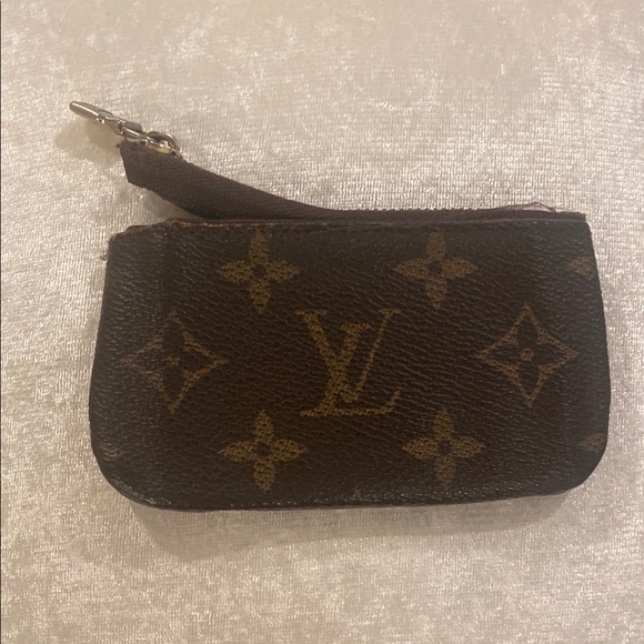 Louis Vuitton Pre-Owned
Monogram Canvas Key Pouch - Picture 1 of 11